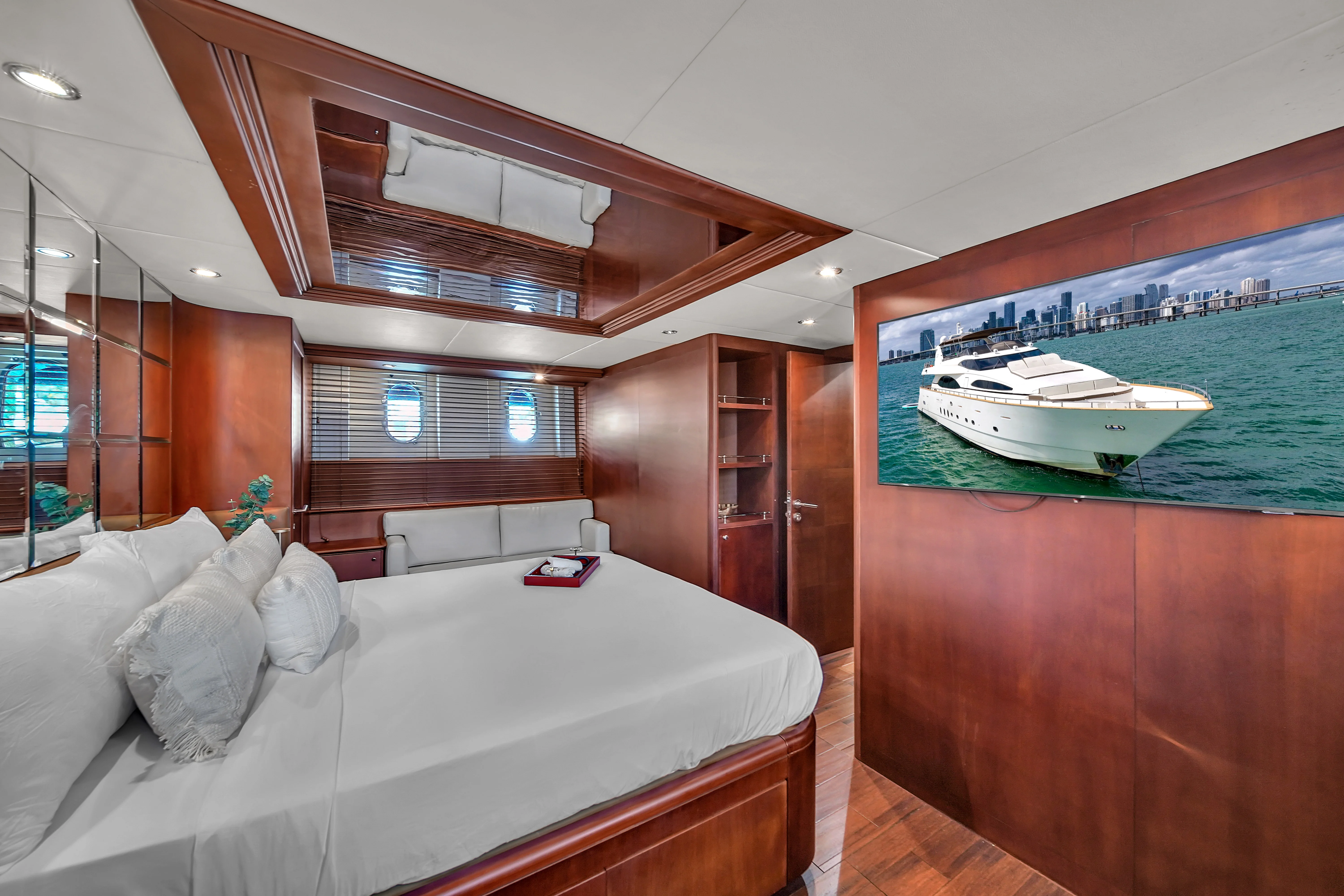 105ft Azimut Daniela flybridge lounge details